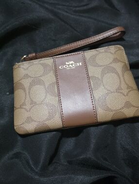 BRAND NEW/NEVER USED Coach Brown Signature Canvas Wristlet with Leather Trim